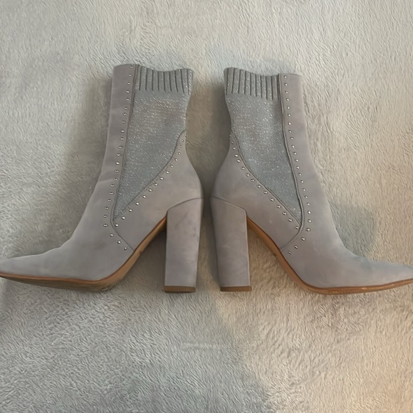 Dolce Vita Silver Ankle Bootie Boots Studded Chunky Heel Suede Leather Size 7.5 - Picture 6 of 15